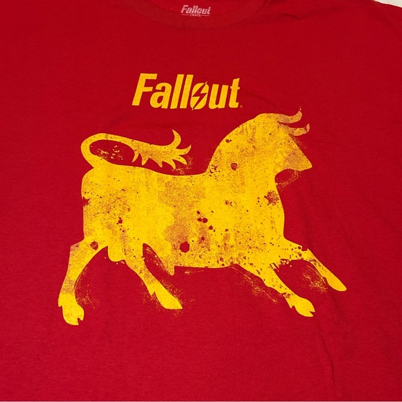 Fallout “Running Bull” Graphic Tee – Lootwear Exclusive – 2XL Red/Gold - Picture 3 of 4